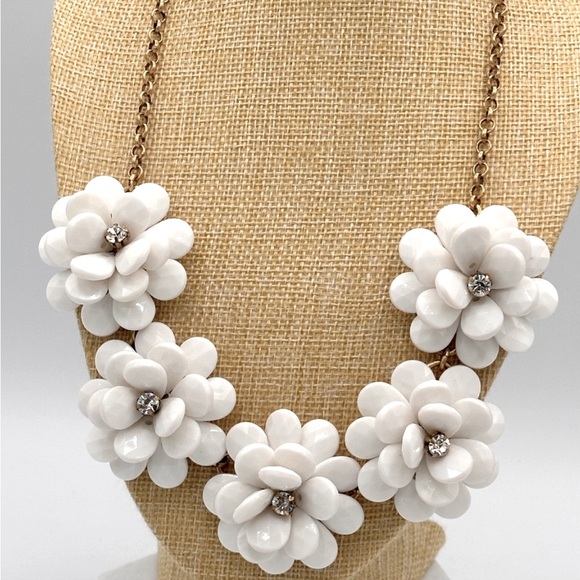 J. Crew Vintage White Flower & Rhinestone Crystal Gold Statement Necklace Rare - Picture 12 of 14